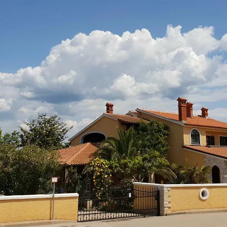 Luxury Marin - Summer Paradise, Terrace, Garden, Summer Kitchen & Barbecue, Near The Beaches, Istria Daire Pomer